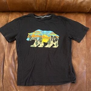Old Navy Black T-Shirt with desert bear Graphic